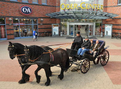 Foto: Kutsche vor dem Oder-Center
