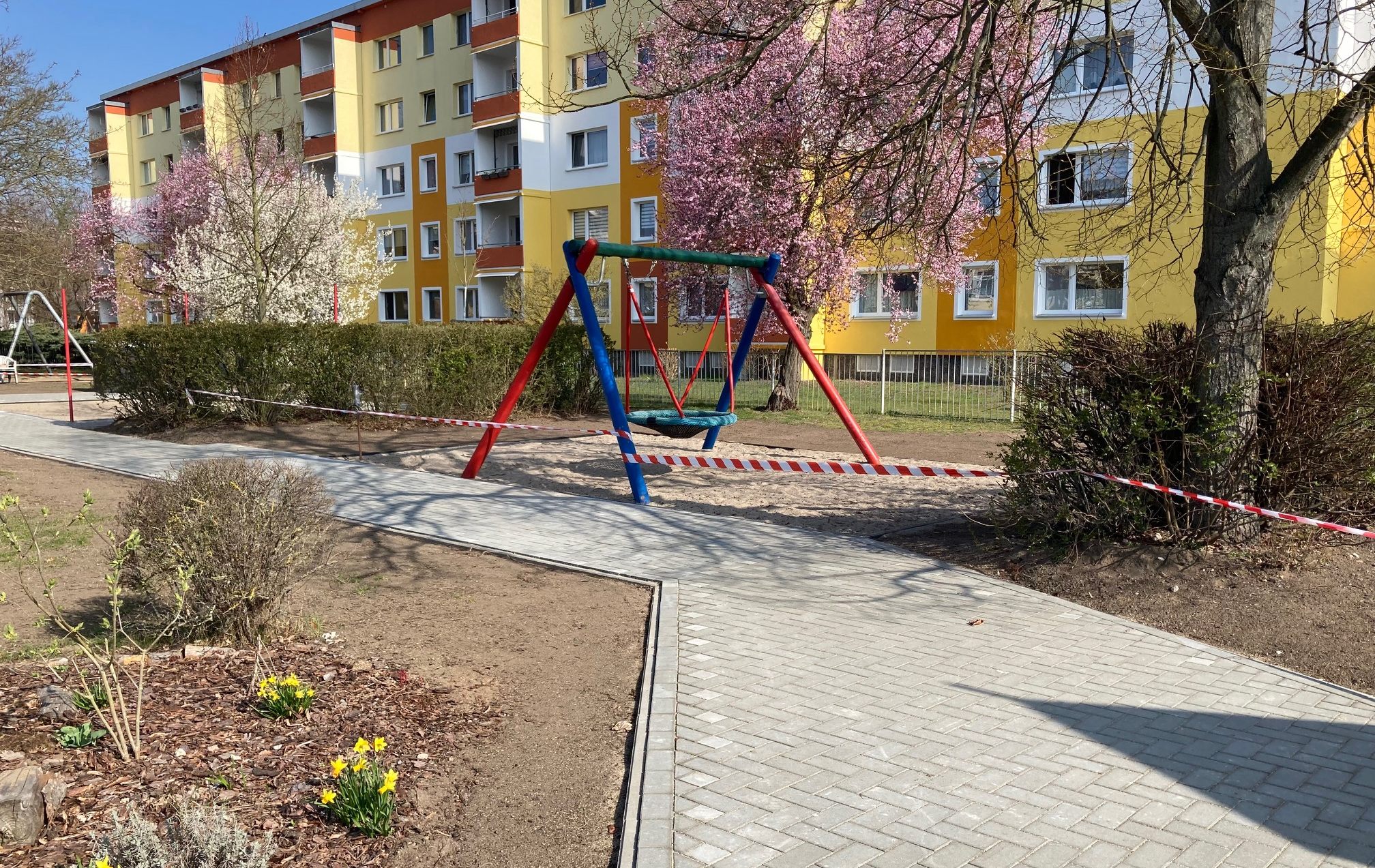 Foto: neu gepflasterte Wege