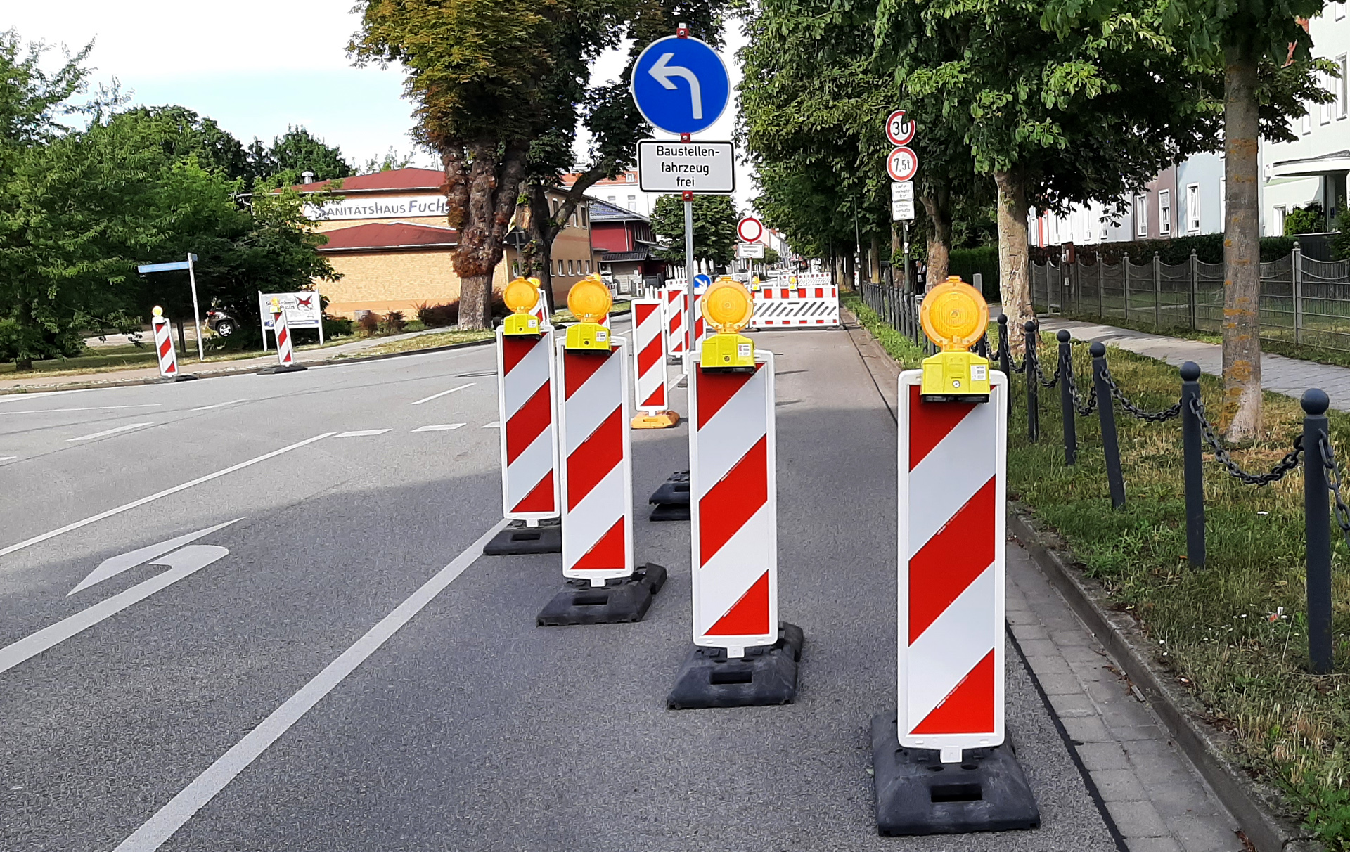 Foto: Baken auf der Berliner Allee Foto: Baken auf der Berliner Allee