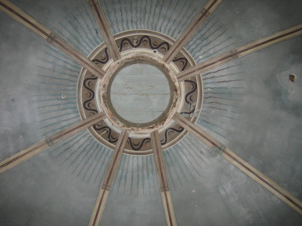 bemalte Kirchendecke