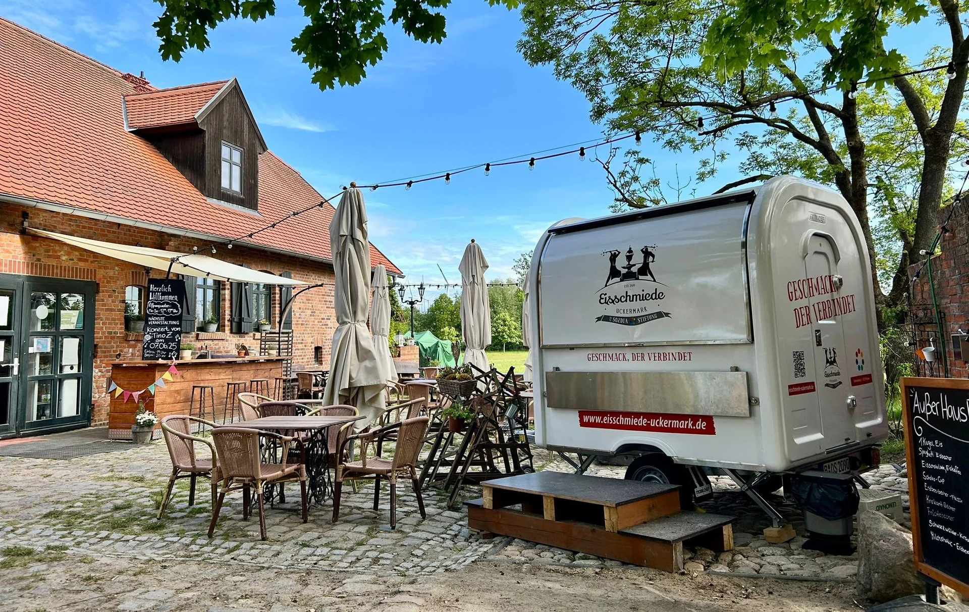 Foto: Eiscafé mit Außenbereich