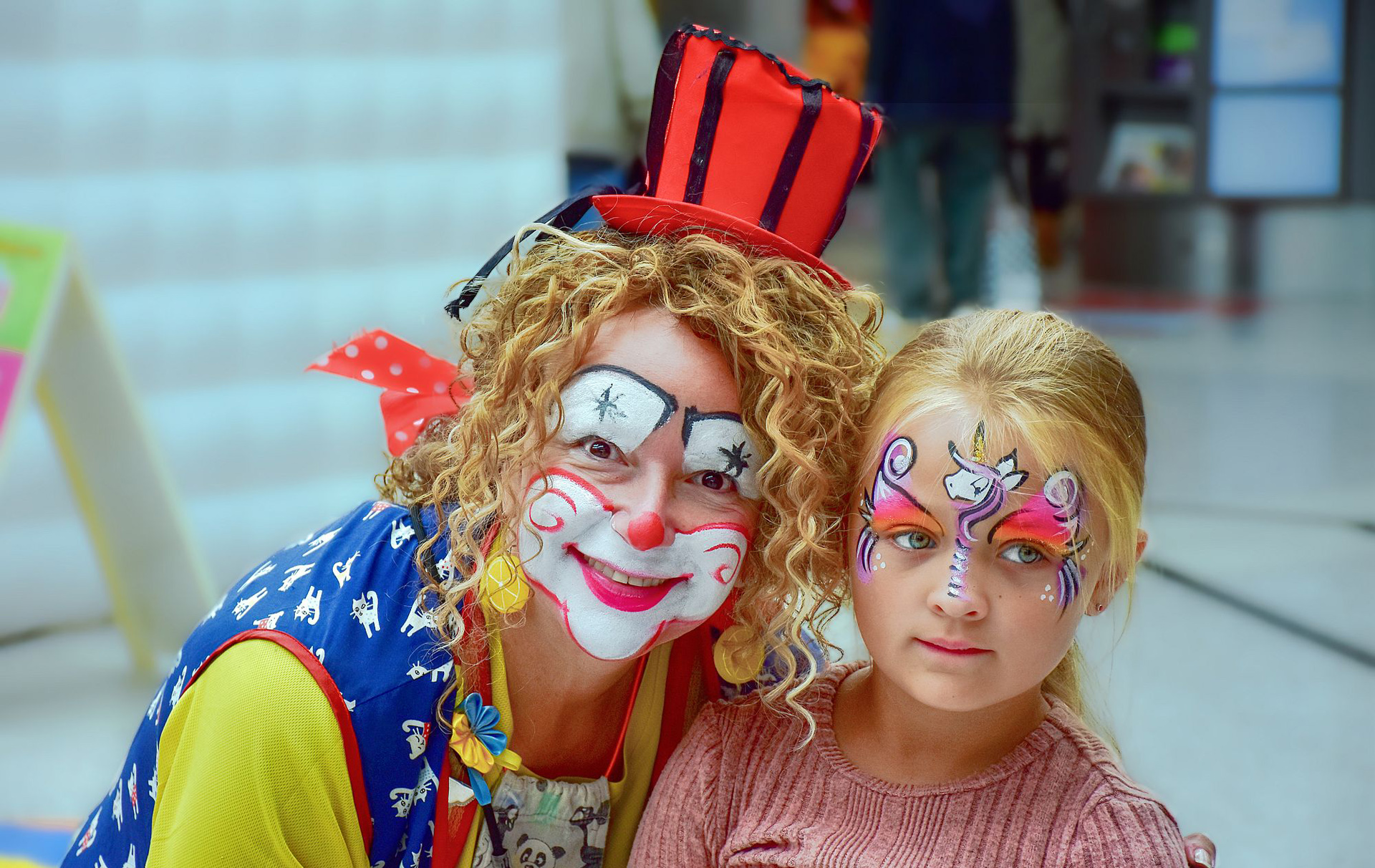 Foto: Clown mit Mädchen