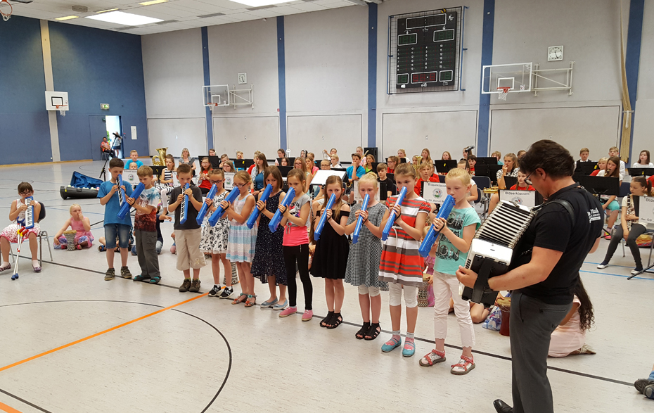 Foto: 50 Jahre Grundschule B. Brecht Blasharmonika