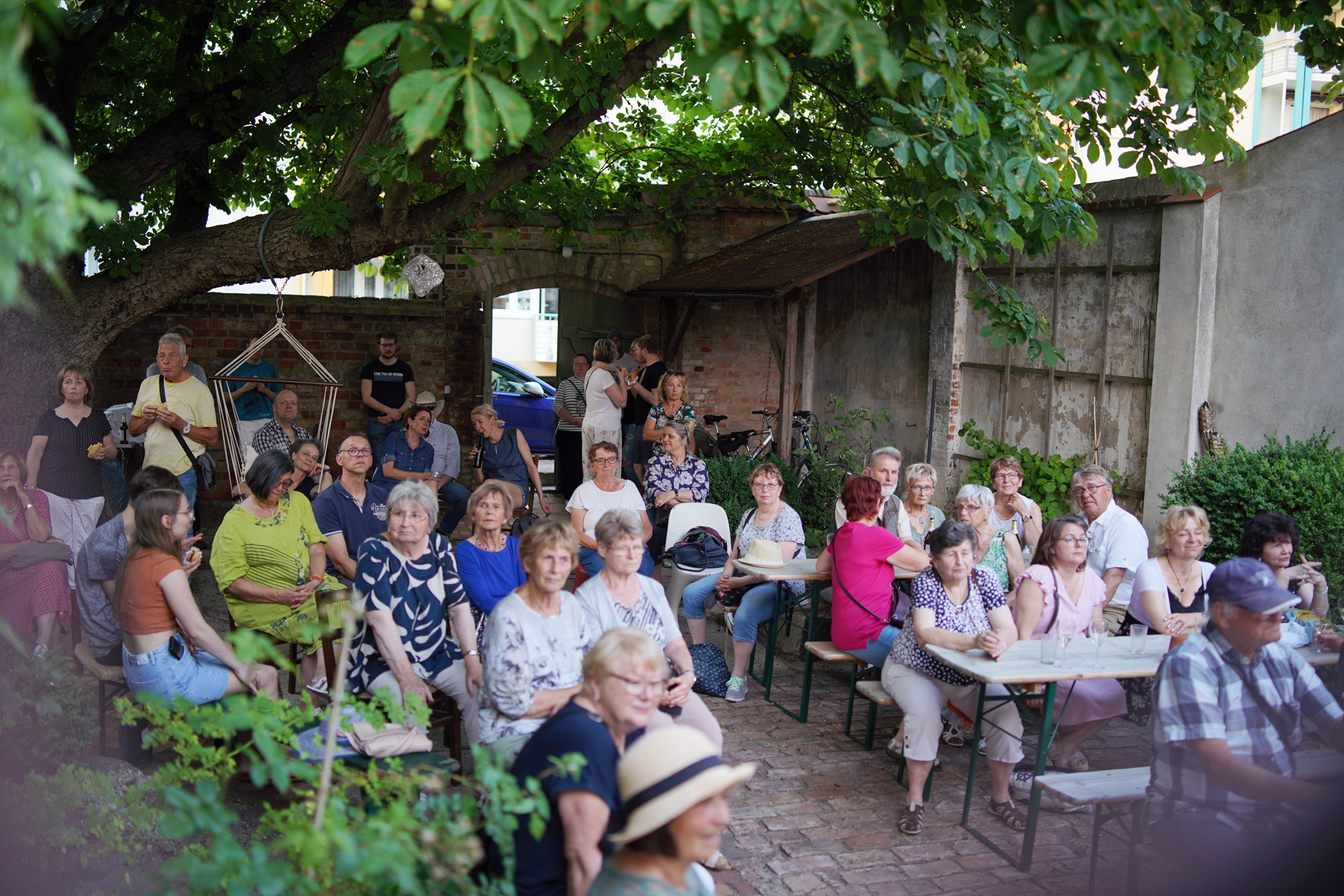 Foto: Zuschauer im Galeriehof