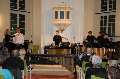 Foto: Montagskonzert BP 07.11.2016 Weberknechte jun Moderatorin Anja Herzog