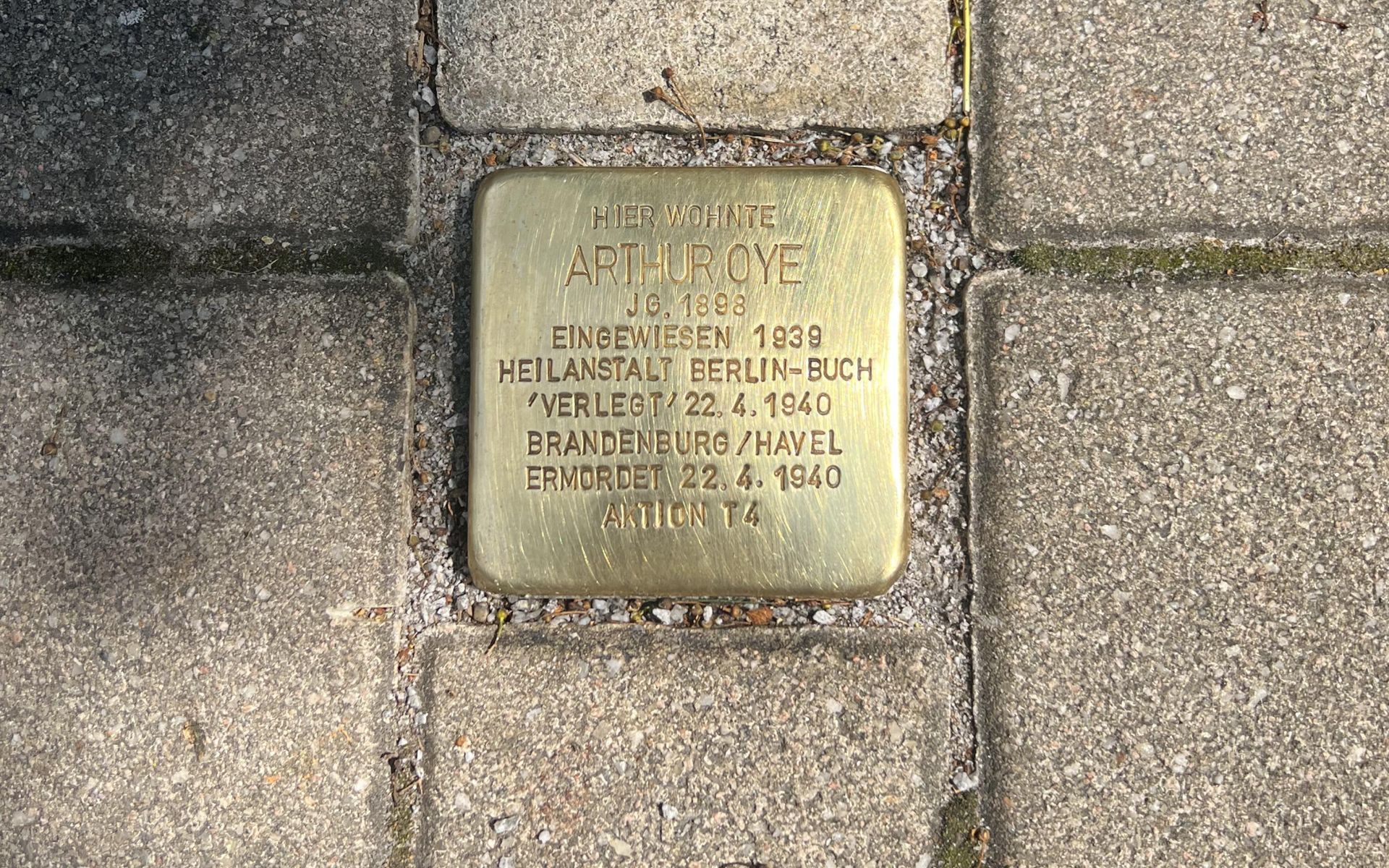 Foto: Stolperstein von Arthur Oye