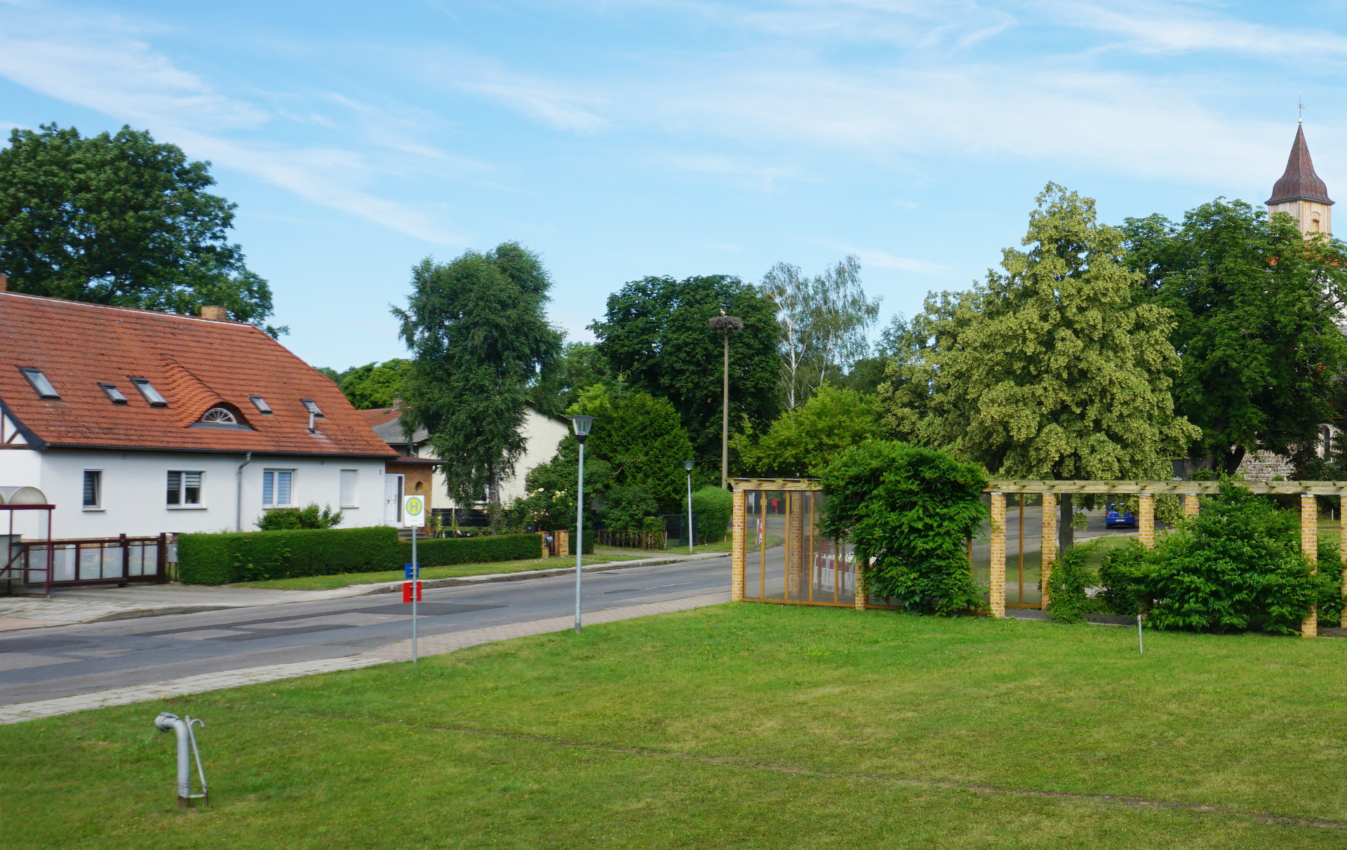 Foto: Haltestellen und Pergola