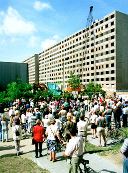 Foto: Abrissarbeiten mit Kränen