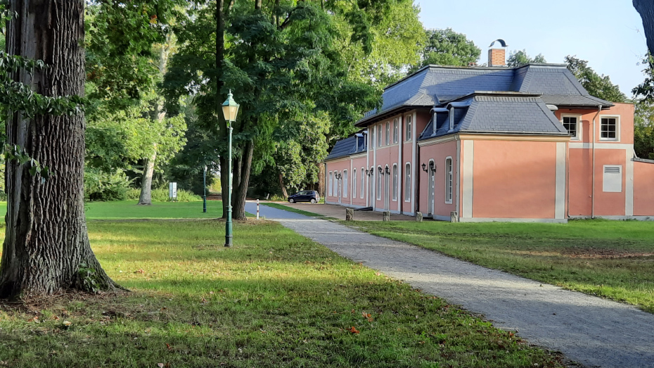 Foto: Schlösschen im Park
