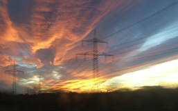 Foto: Freileitung beim Sonnenuntergang