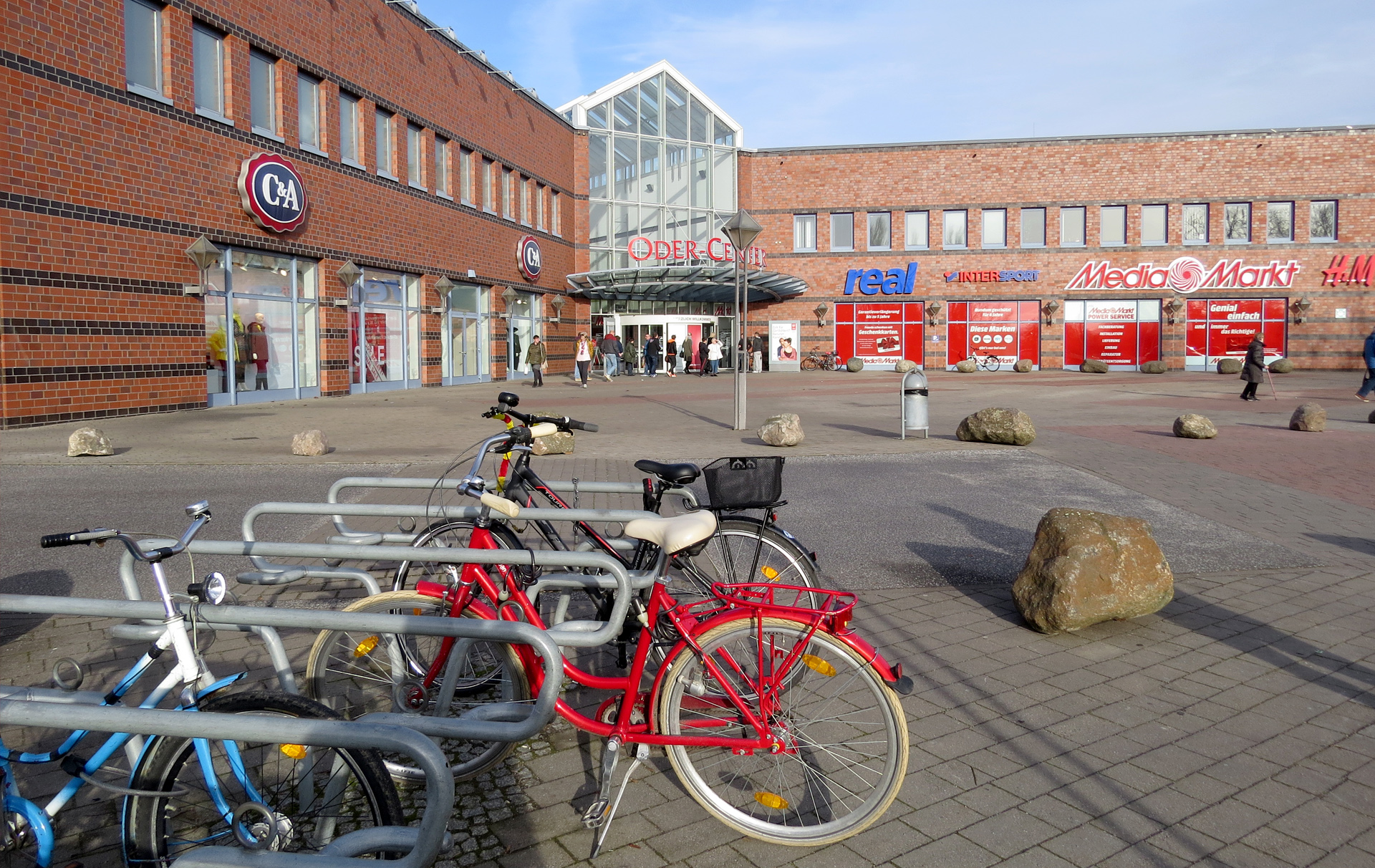 Foto: Haupteingang des Oder-Centers