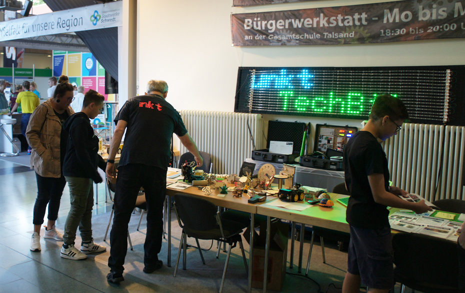 Foto: Stand mit Bastelprodukten