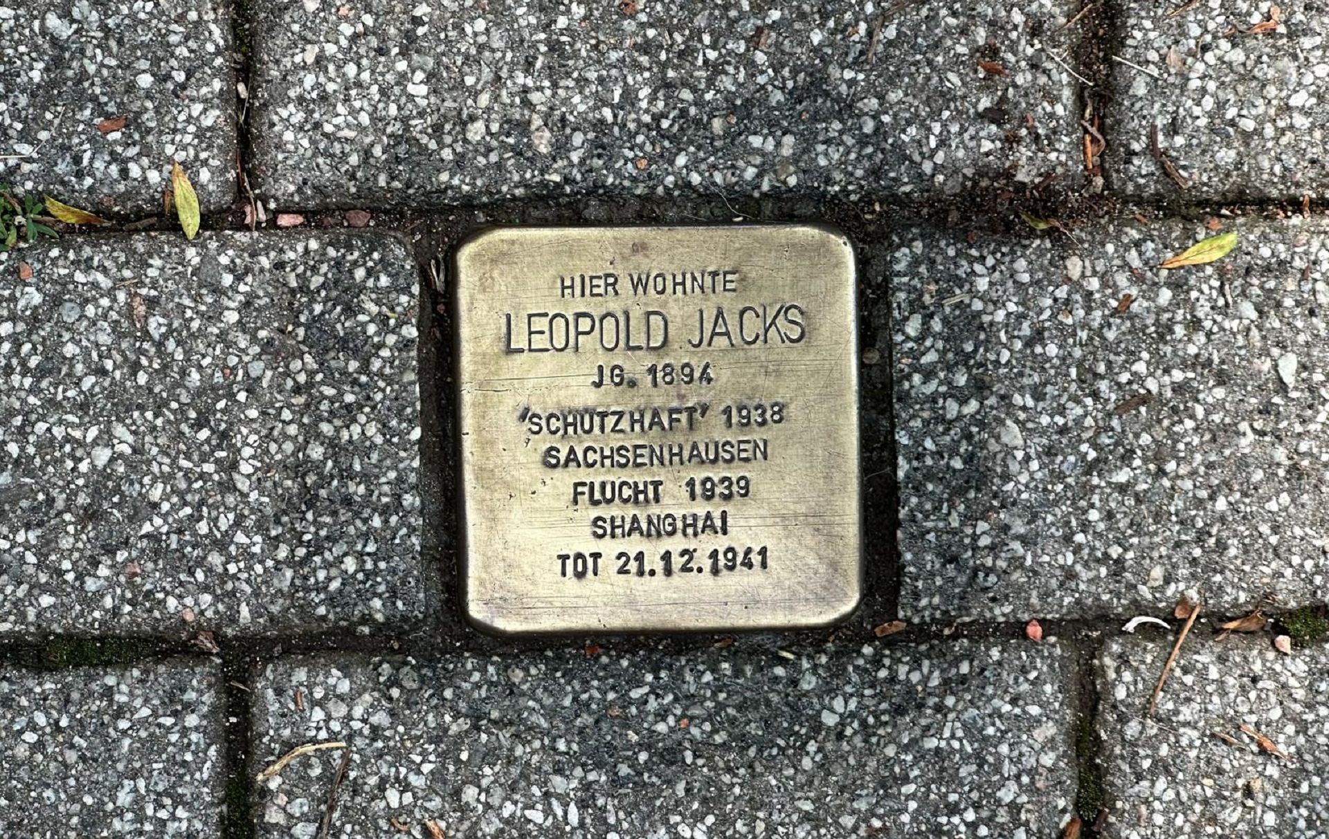 Foto: Stolperstein von Leopold Jacks