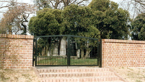 Foto: Eingang zum jüdischen Friedhof