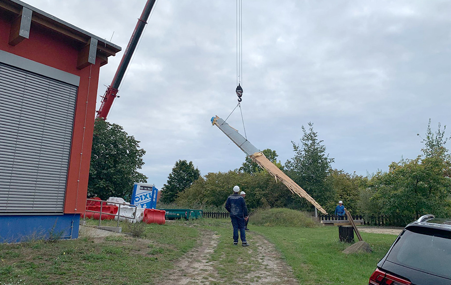 Foto: zerbrochener Balken am Kranhaken