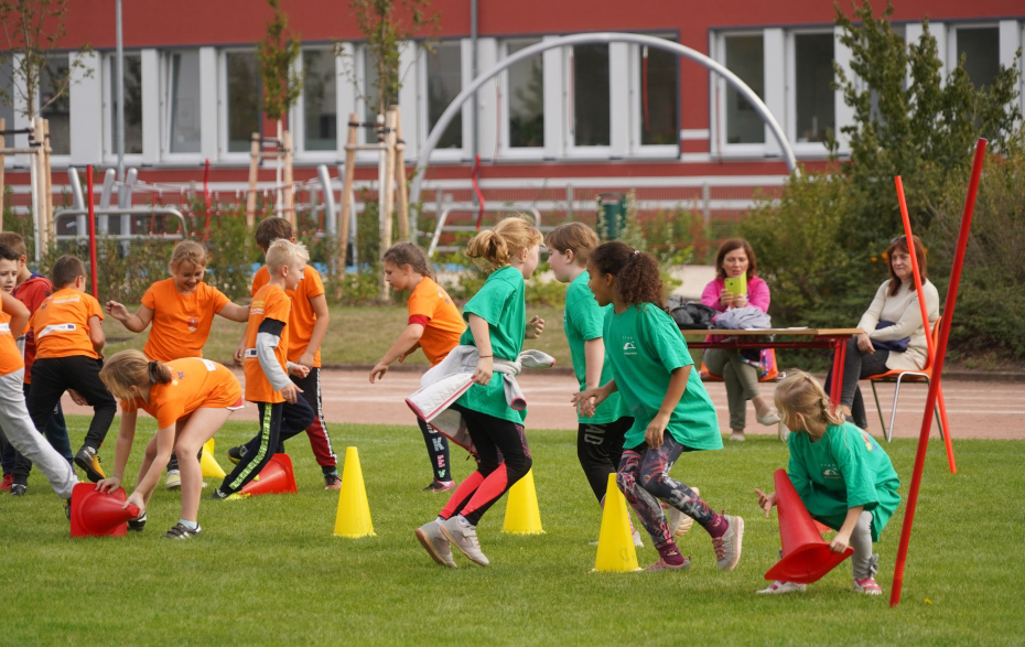 Foto: Kinder bei einem Mannschaftsspiel