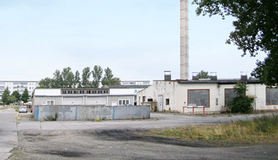 Foto: Gewerbebrache mit Schornstein