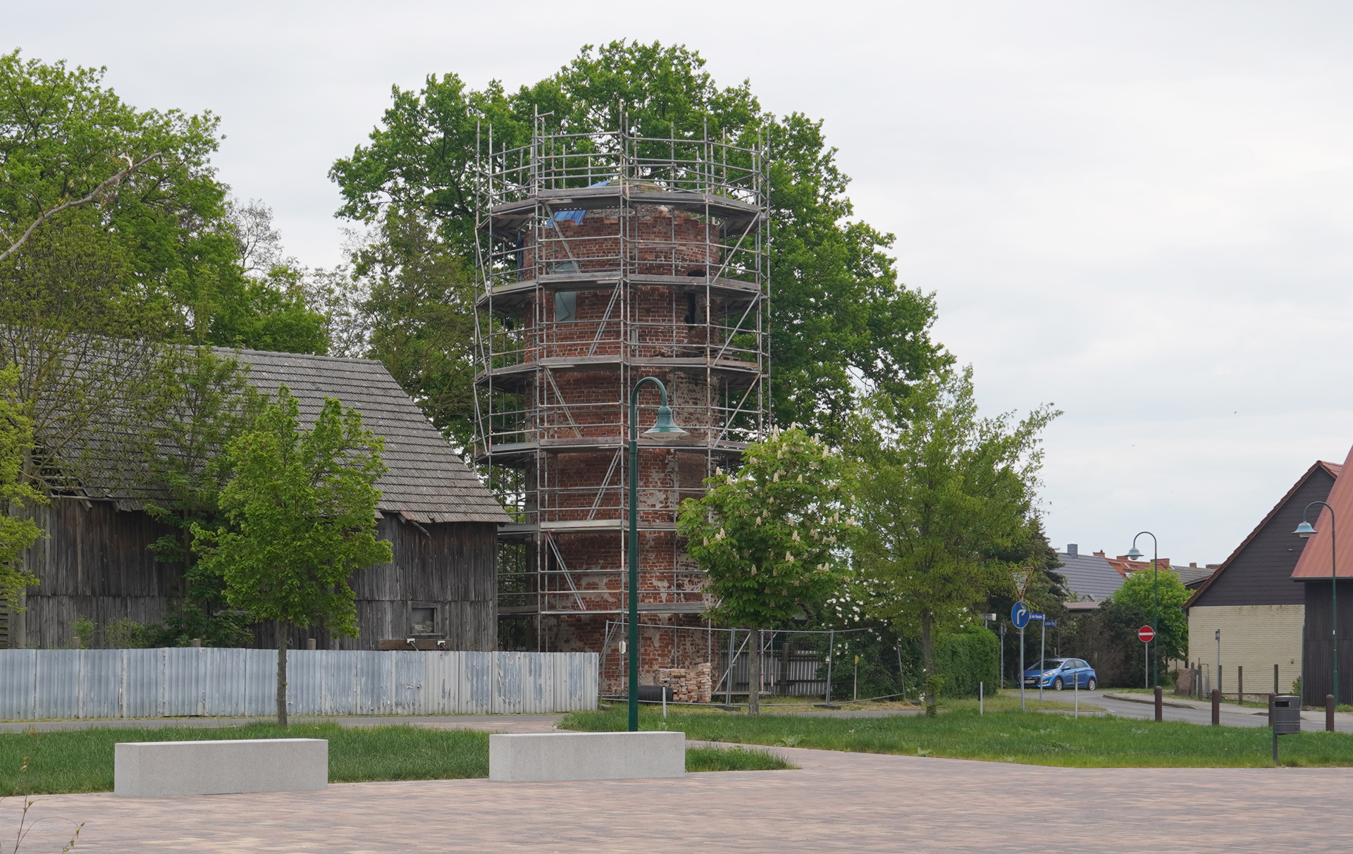Foto: eingerüsteter Turm