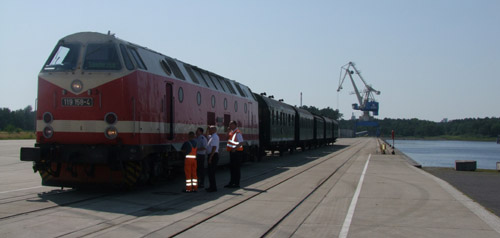 Foto: Zug am Hafen