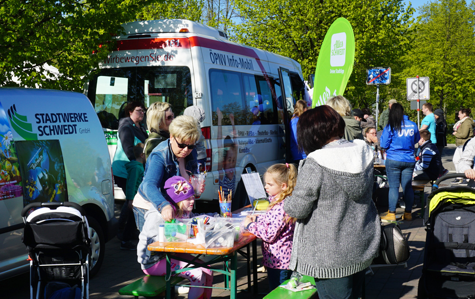 Foto: Bastel- und Informationsstände auf dem Alten Markt