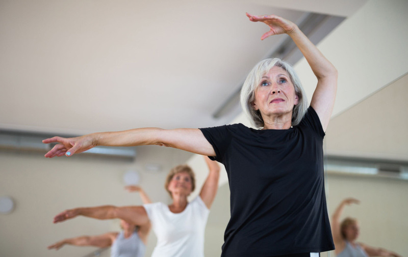 Foto: Frauen bei einer Gymnastik-Übung