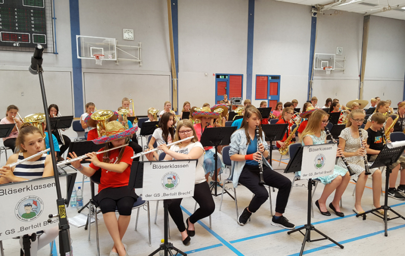 Foto: 50Jahre Grundschule B. Brecht Bläserklasse