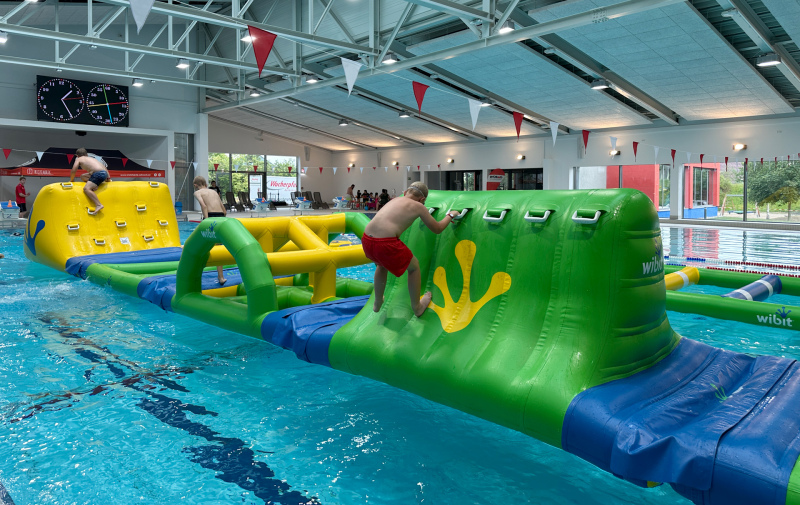 Foto: Hnderniselemente im Schwimmbecken
