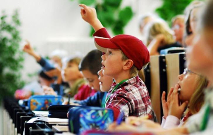 Foto: Kinder in einem Hörsaal