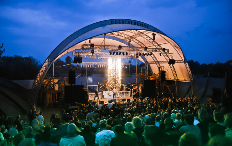 Foto: Freilichtbühne im Abendlicht