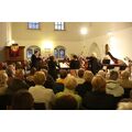 Foto: Orchesterensemble mit Publikum