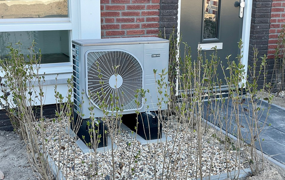 Foto: Wärmepumpe vor dem Haus